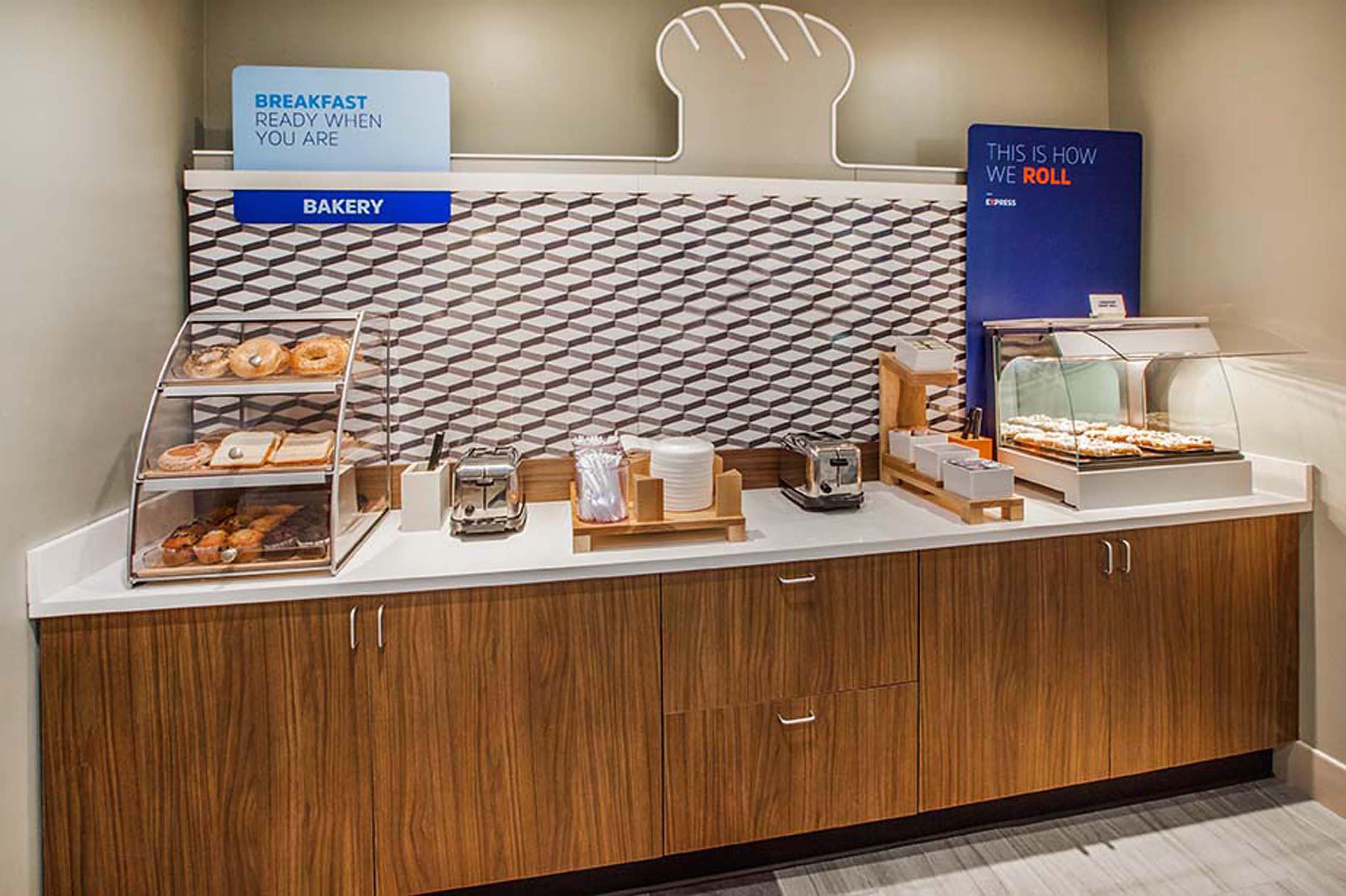 Holiday Inn Express Hotel & Suites Sanford By Ihg Экстерьер фото