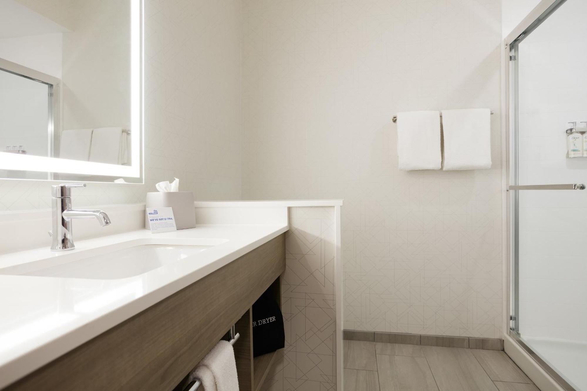 Holiday Inn Express Hotel & Suites Sanford By Ihg Экстерьер фото