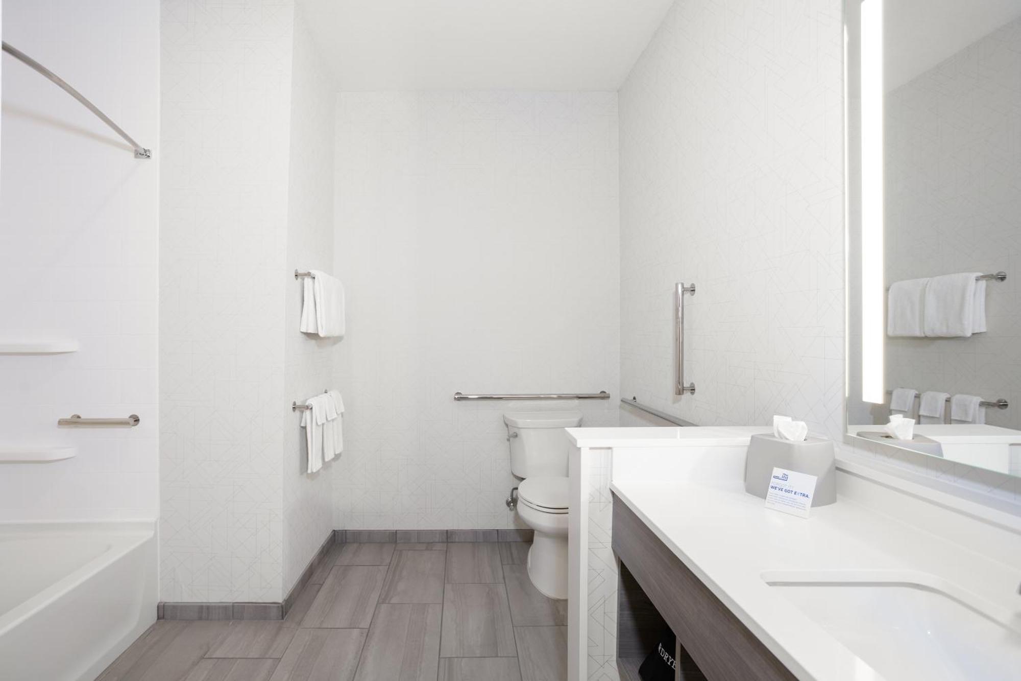 Holiday Inn Express Hotel & Suites Sanford By Ihg Экстерьер фото