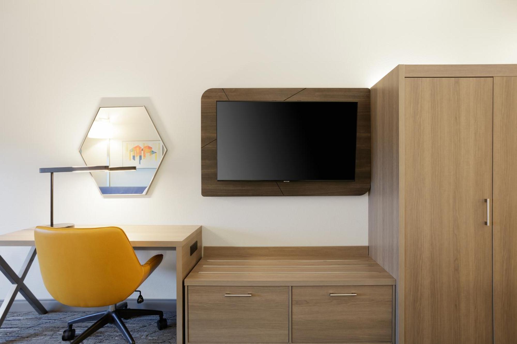Holiday Inn Express Hotel & Suites Sanford By Ihg Экстерьер фото