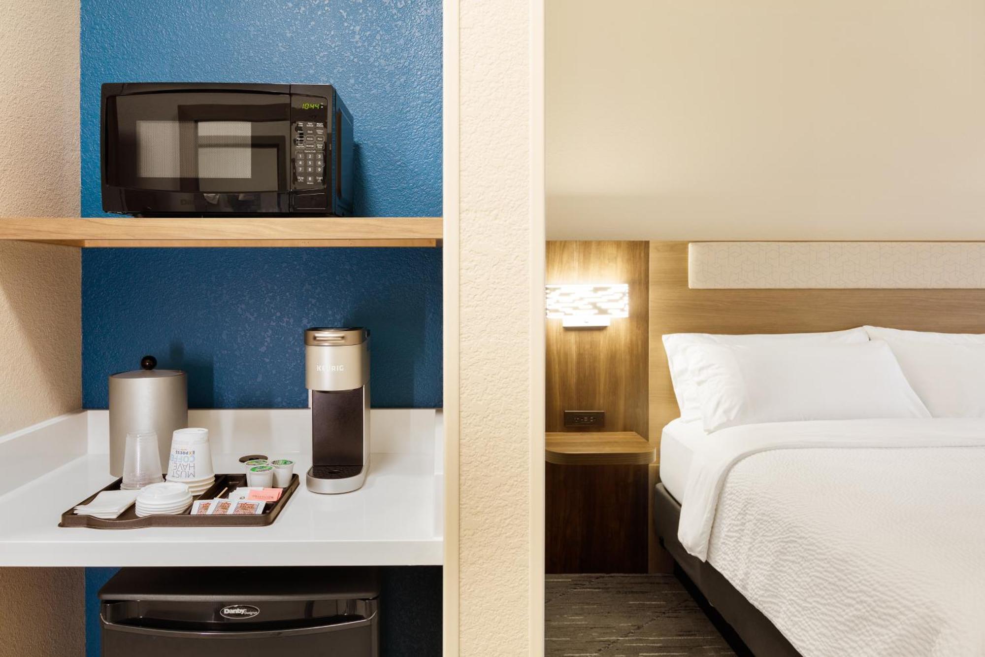 Holiday Inn Express Hotel & Suites Sanford By Ihg Экстерьер фото