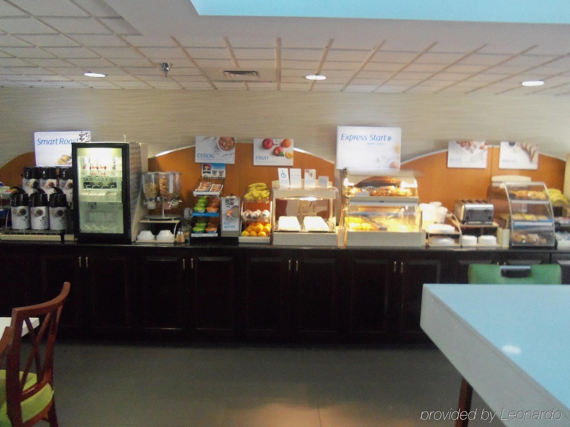 Holiday Inn Express Hotel & Suites Sanford By Ihg Экстерьер фото
