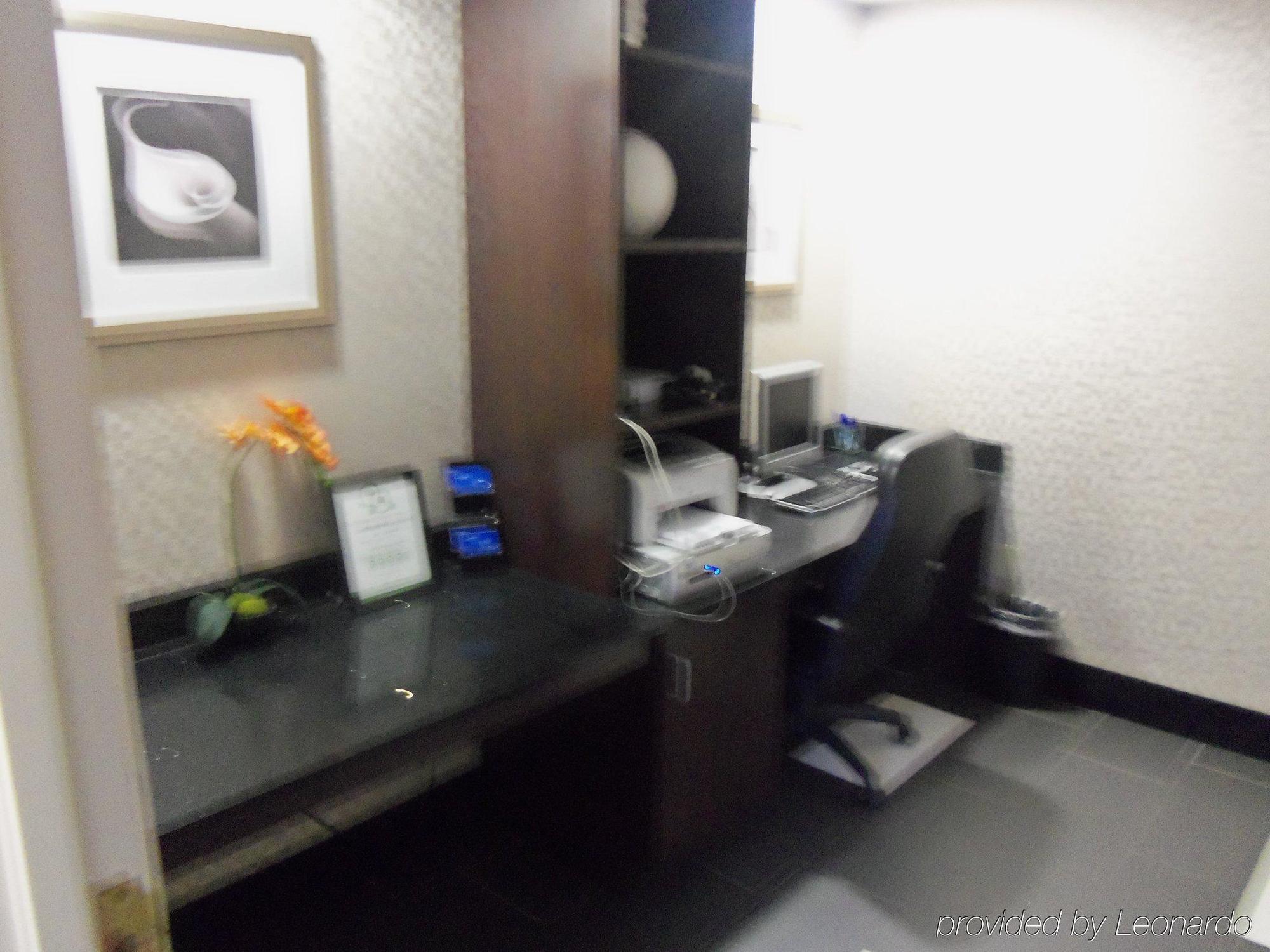 Holiday Inn Express Hotel & Suites Sanford By Ihg Экстерьер фото