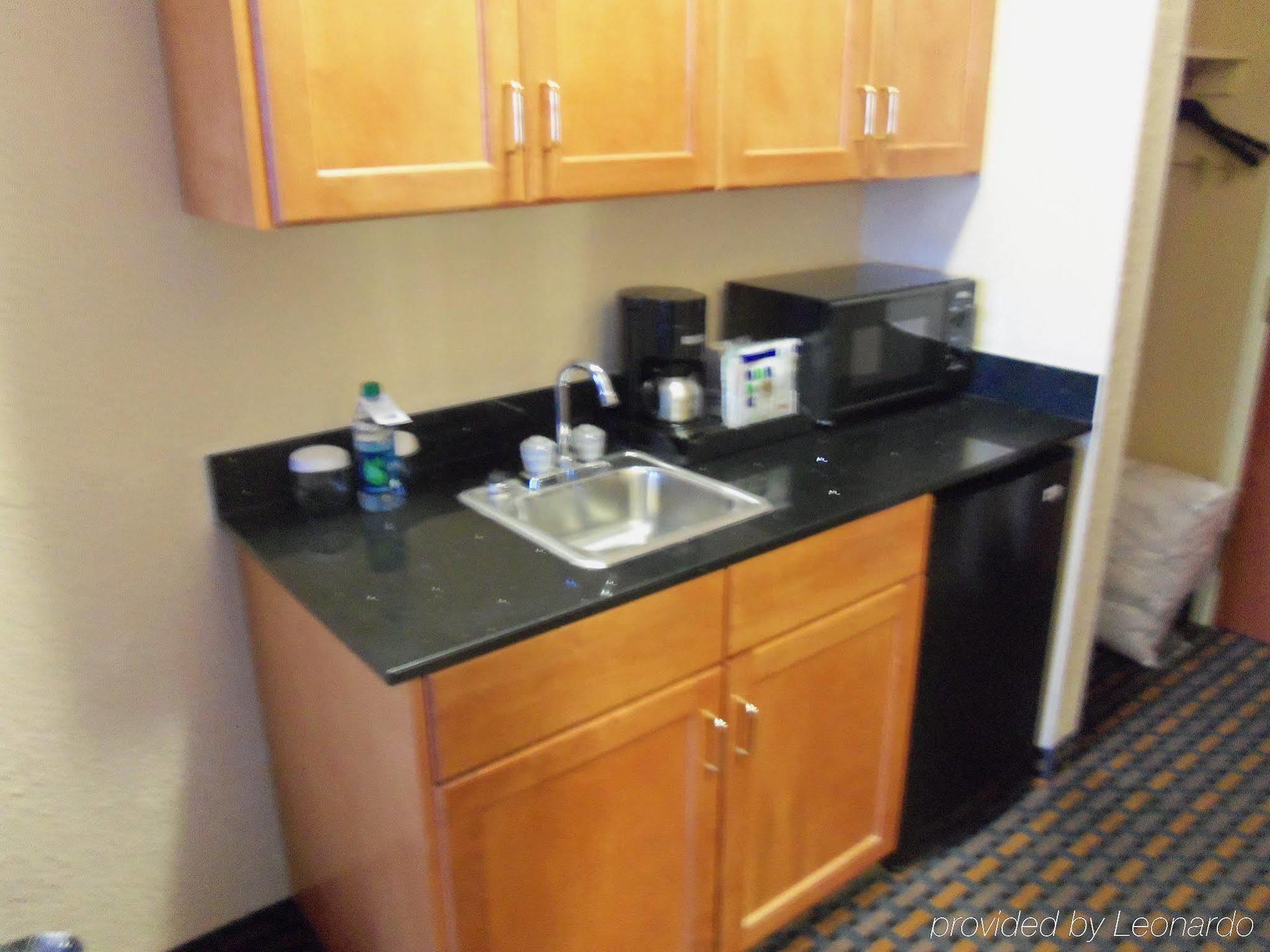 Holiday Inn Express Hotel & Suites Sanford By Ihg Экстерьер фото