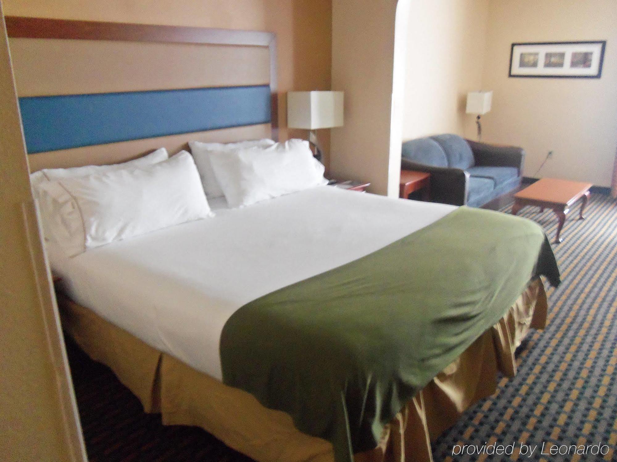 Holiday Inn Express Hotel & Suites Sanford By Ihg Экстерьер фото