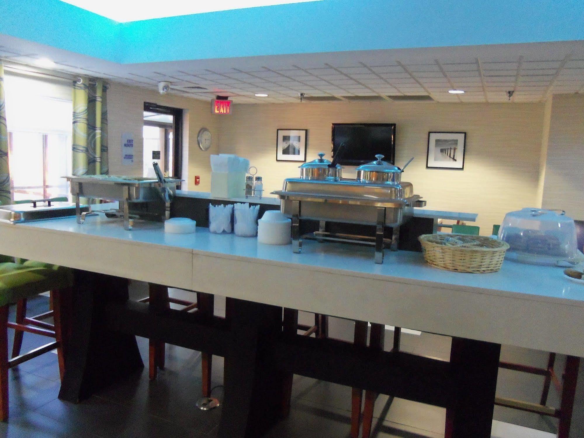 Holiday Inn Express Hotel & Suites Sanford By Ihg Экстерьер фото